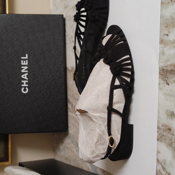 Chanel Black Suede Sandals 40 Interlocking CC Logo Camellia Flowers 2021 Cruise - Picture 14 of 16